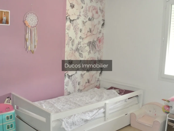 Maison de plain-pied moderne avec 4 chambres à Sainte-Bazeille 