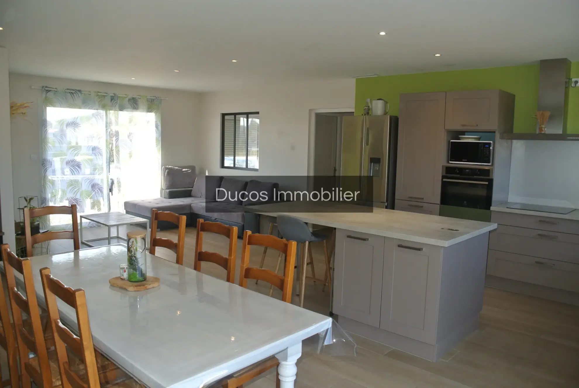Maison de plain-pied moderne avec 4 chambres à Sainte-Bazeille 