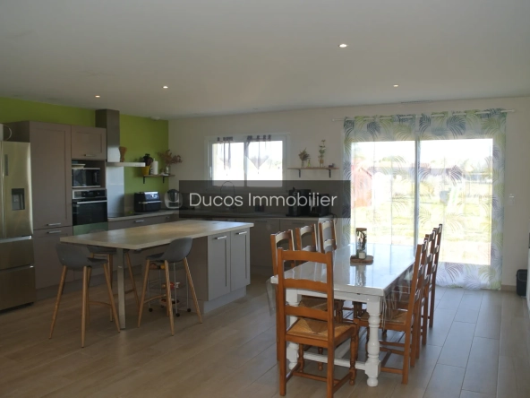 Maison de plain-pied moderne avec 4 chambres à Sainte-Bazeille 
