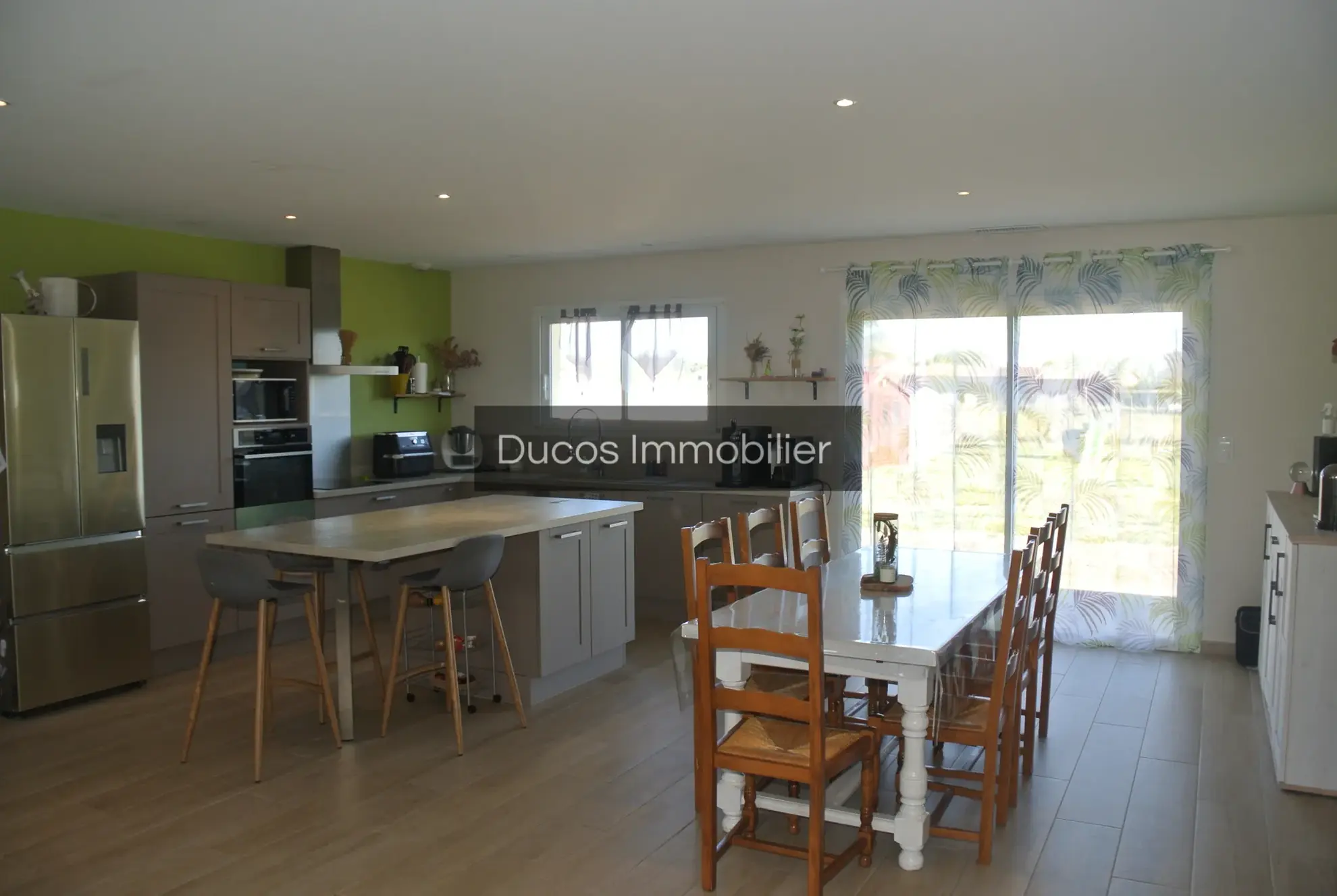 Maison de plain-pied moderne avec 4 chambres à Sainte-Bazeille 