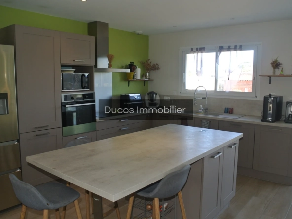 Maison de plain-pied moderne avec 4 chambres à Sainte-Bazeille 