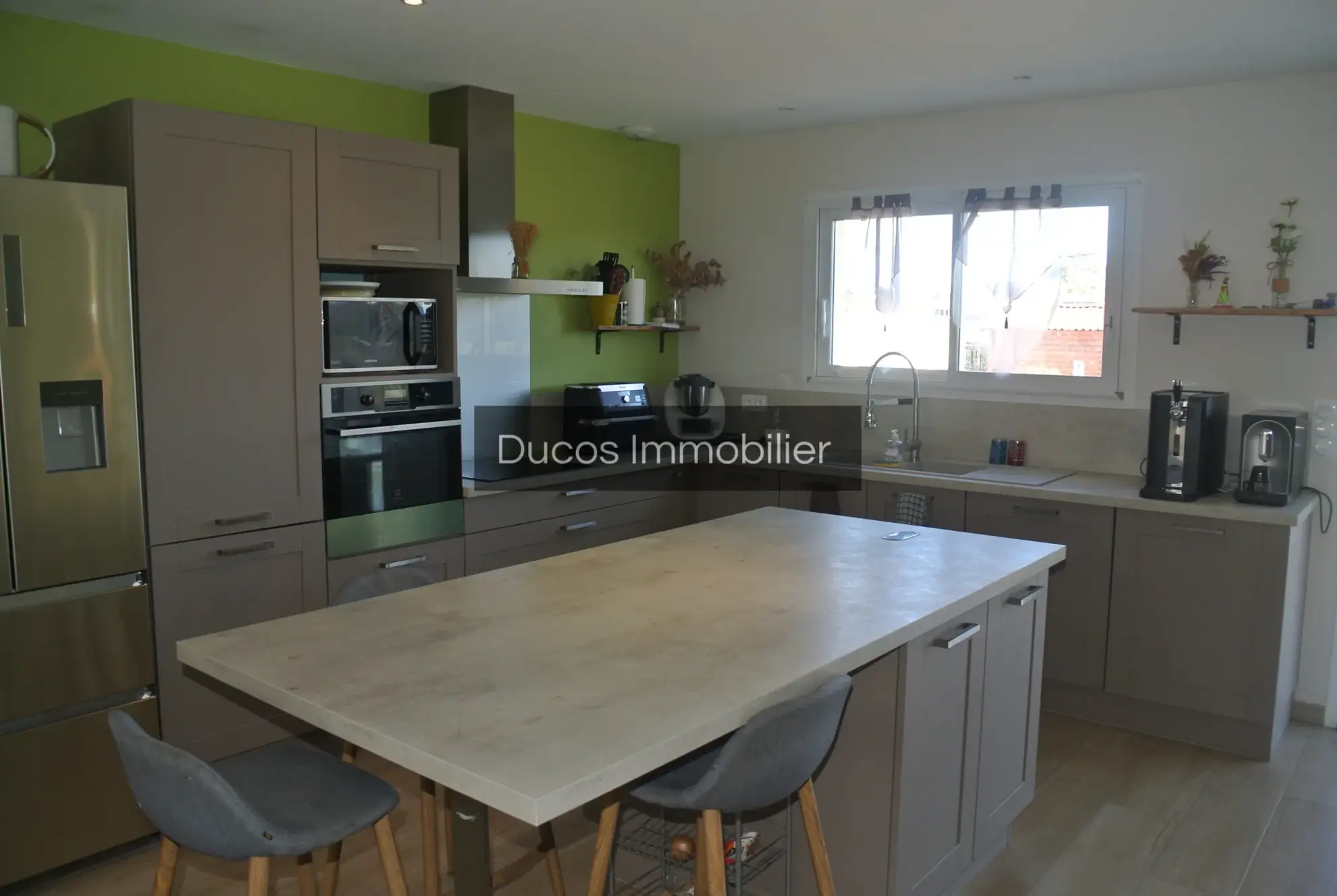 Maison de plain-pied moderne avec 4 chambres à Sainte-Bazeille 