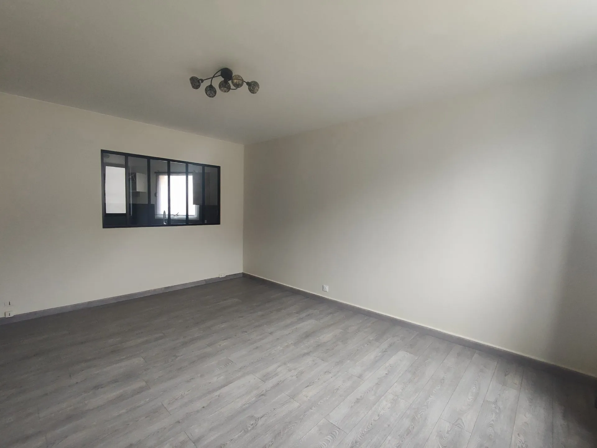 Bel appartement en rez-de-chaussée avec 2 chambres au centre-ville de Nevers 