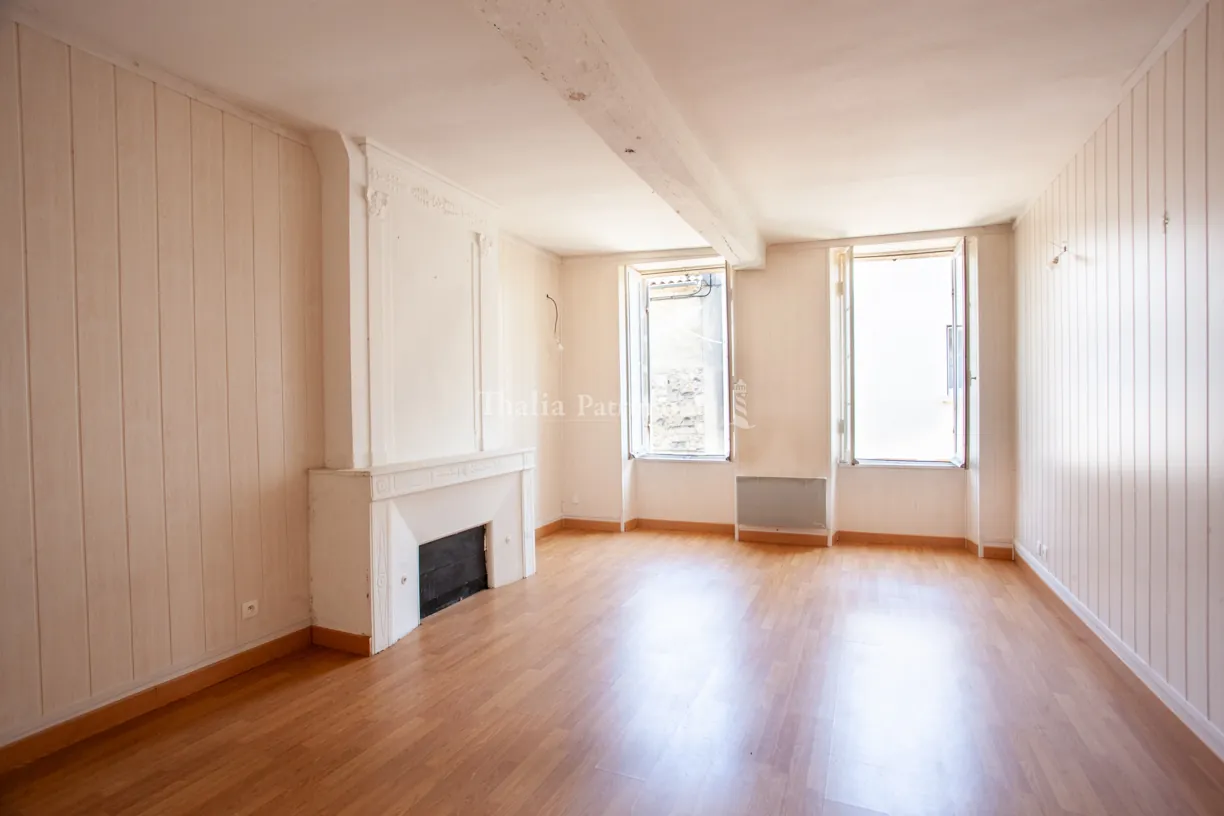 Immeuble en pierre de 154 m² avec maison et local commercial à Créon 