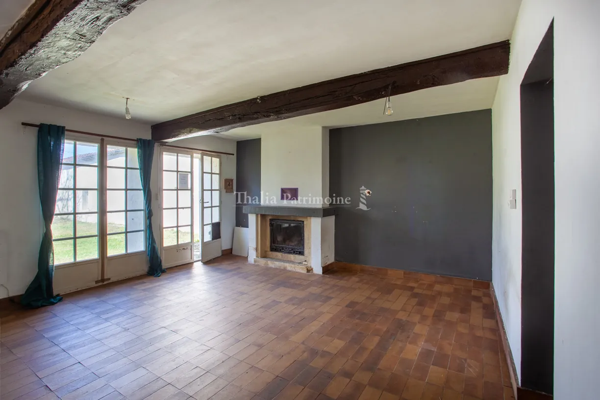 Immeuble en pierre de 154 m² avec maison et local commercial à Créon 