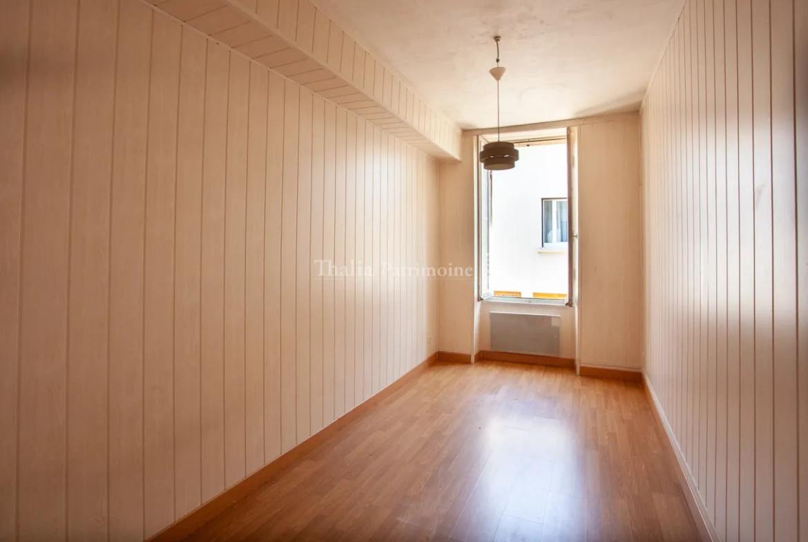 Immeuble en pierre de 154 m² avec maison et local commercial à Créon 