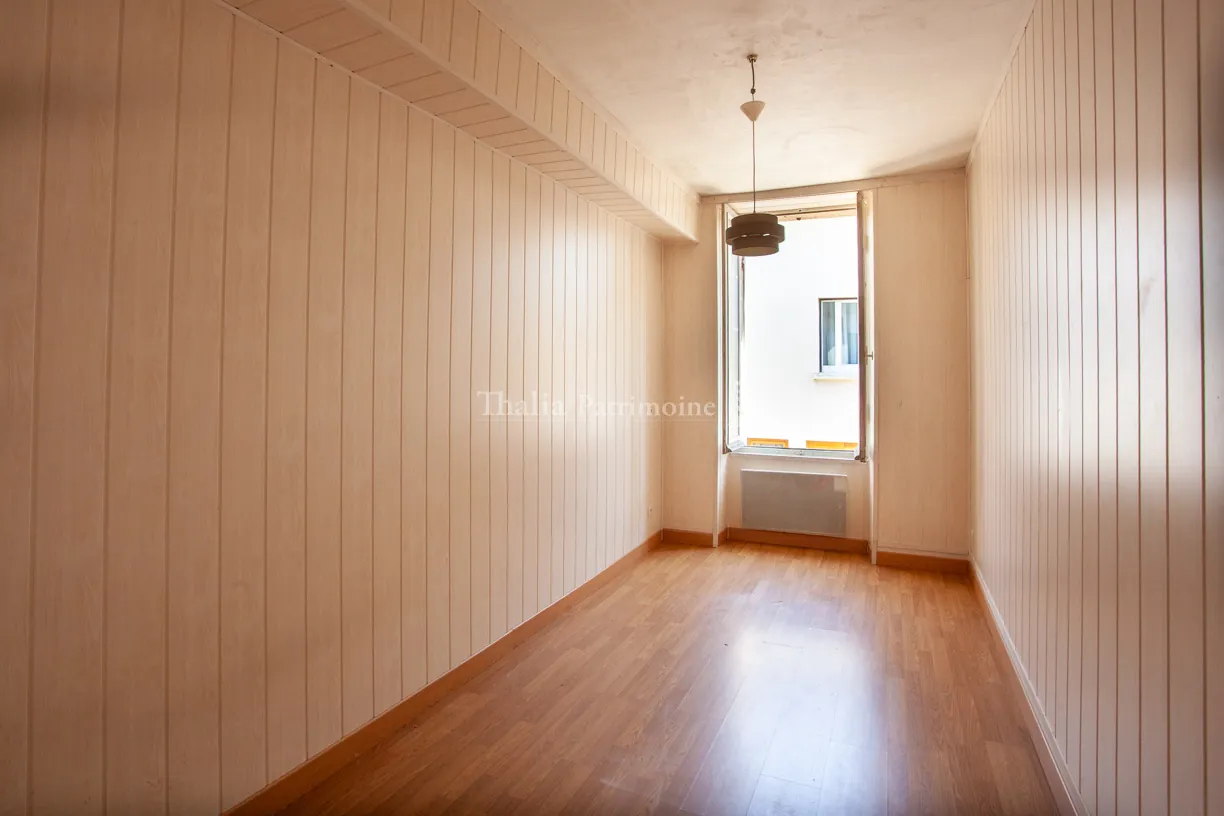 Immeuble en pierre de 154 m² avec maison et local commercial à Créon 