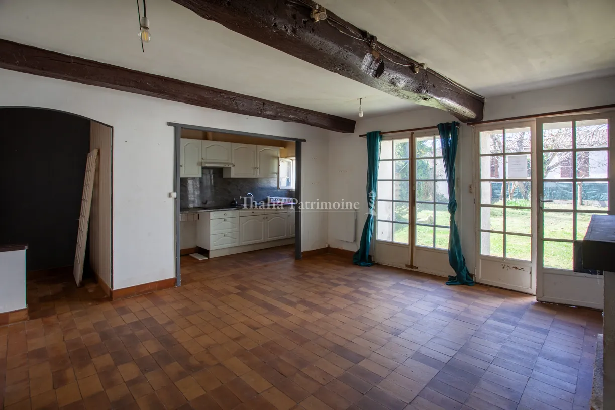 Immeuble en pierre de 154 m² avec maison et local commercial à Créon 