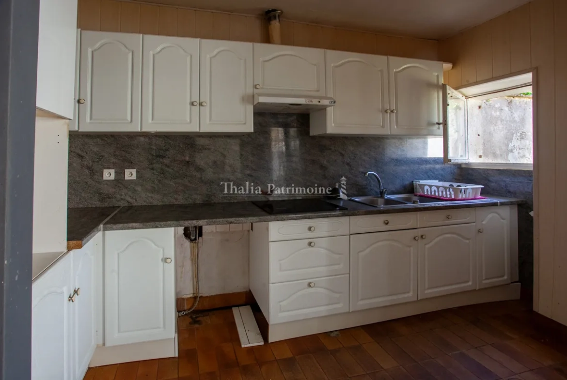 Immeuble en pierre de 154 m² avec maison et local commercial à Créon 