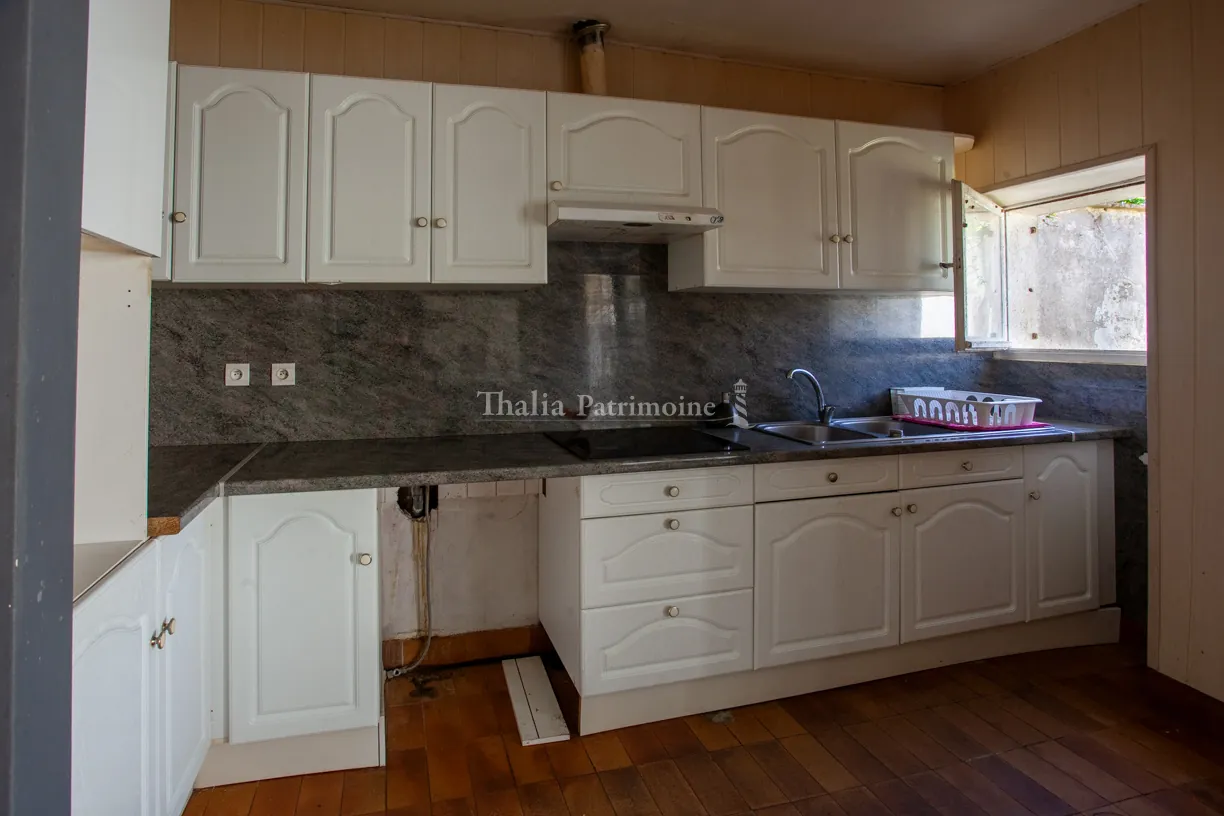 Immeuble en pierre de 154 m² avec maison et local commercial à Créon 