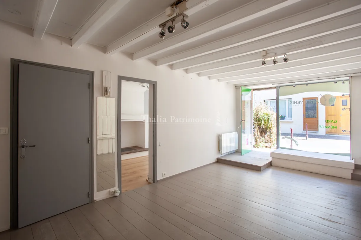 Immeuble en pierre de 154 m² avec maison et local commercial à Créon 