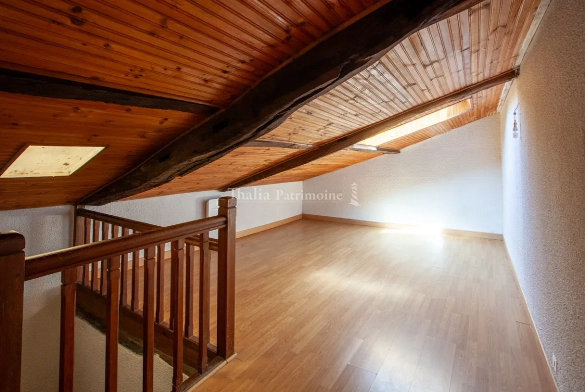 Immeuble en pierre de 154 m² avec maison et local commercial à Créon 
