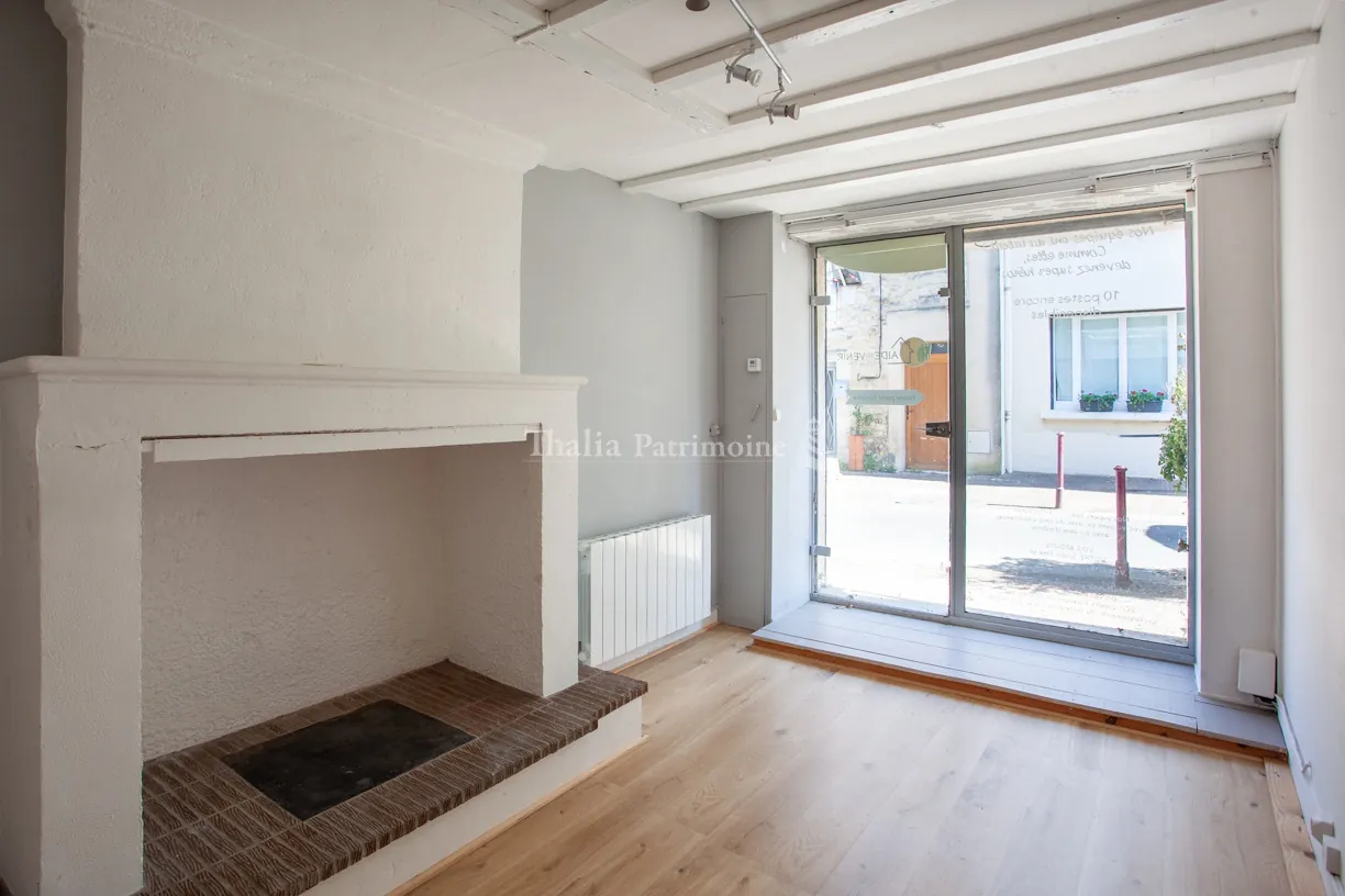 Immeuble en pierre de 154 m² avec maison et local commercial à Créon 