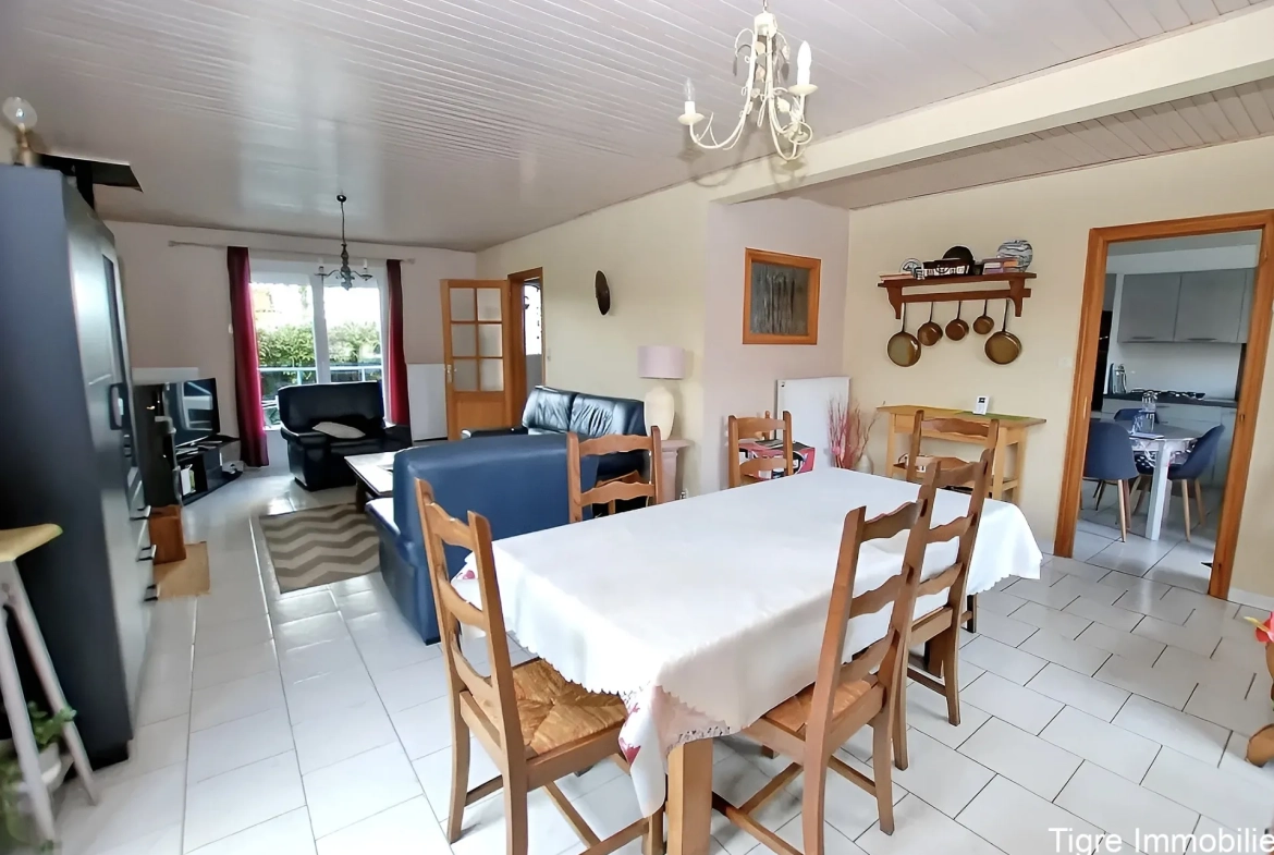 Maison en brique proche frontière belge avec grand terrain et sous-sol aménageable 