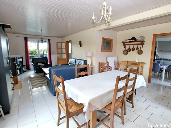 Maison en brique proche frontière belge avec grand terrain et sous-sol aménageable 