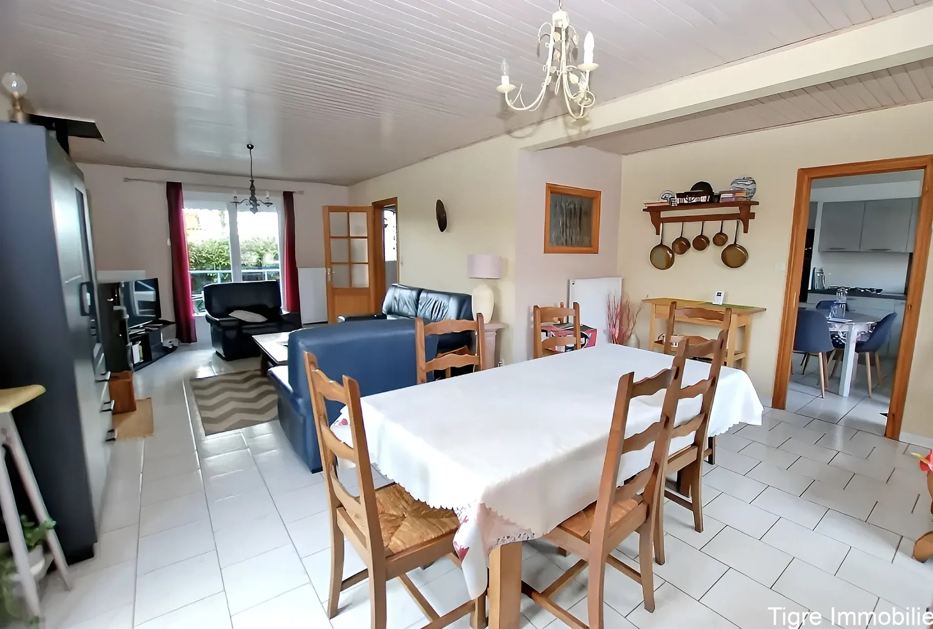 Maison en brique proche frontière belge avec grand terrain et sous-sol aménageable 