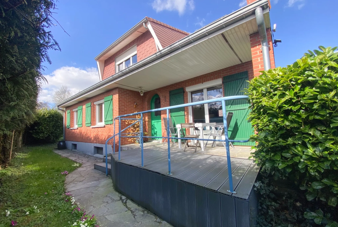 Maison en brique proche frontière belge avec grand terrain et sous-sol aménageable 