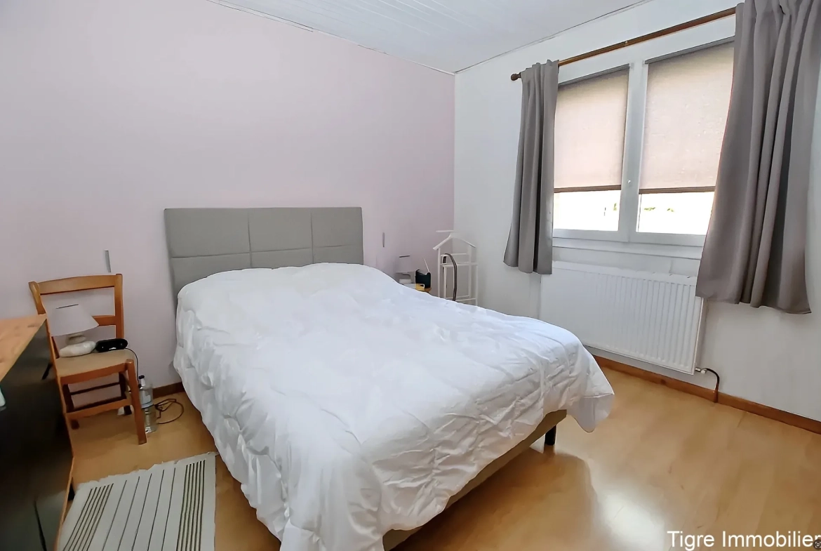 Maison en brique proche frontière belge avec grand terrain et sous-sol aménageable 