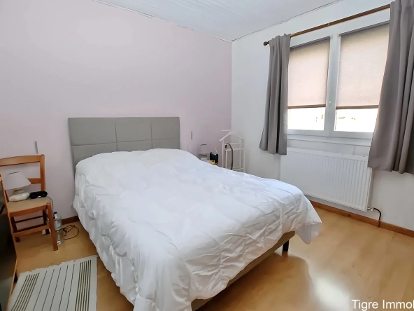 Maison en brique proche frontière belge avec grand terrain et sous-sol aménageable 