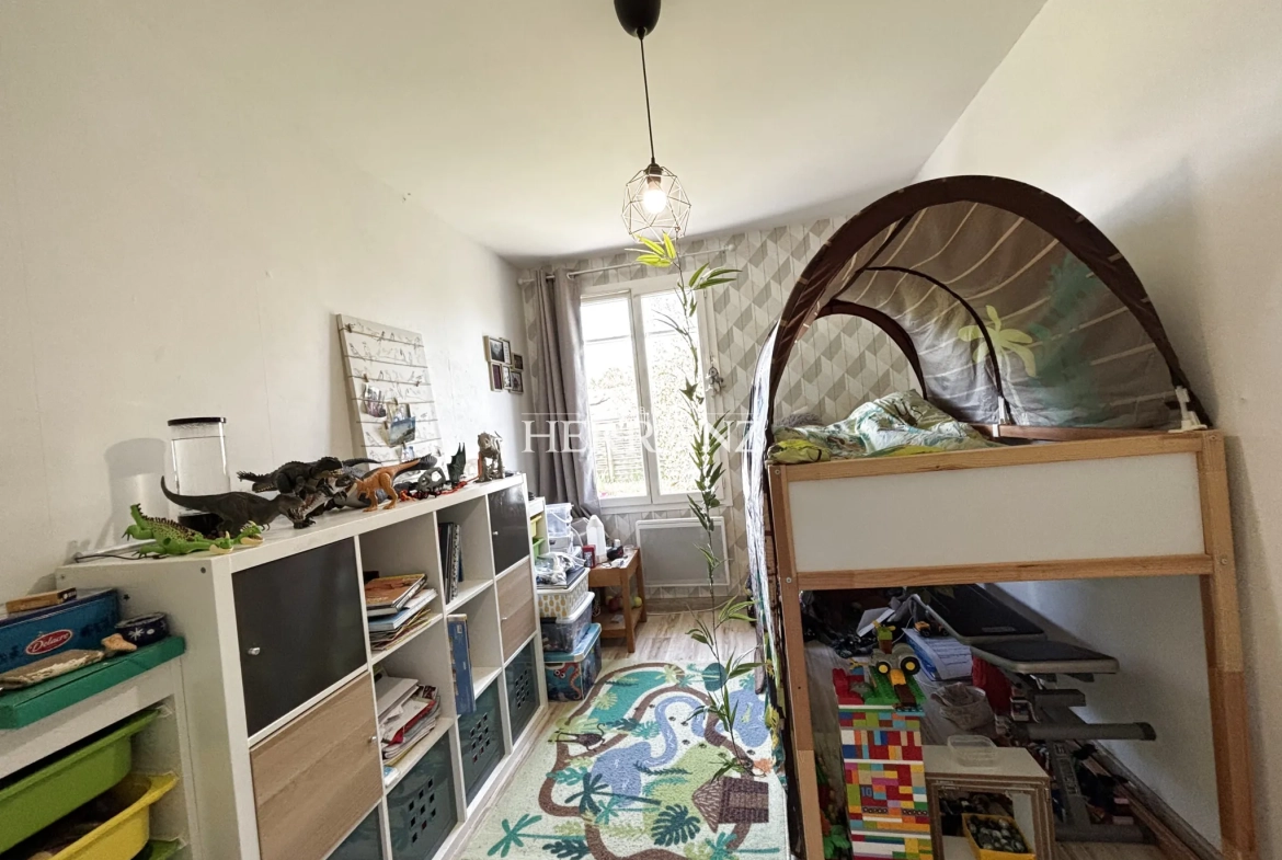 Charmante maison de plain-pied avec jardin, piscine et garage près de Saint-Emilion 