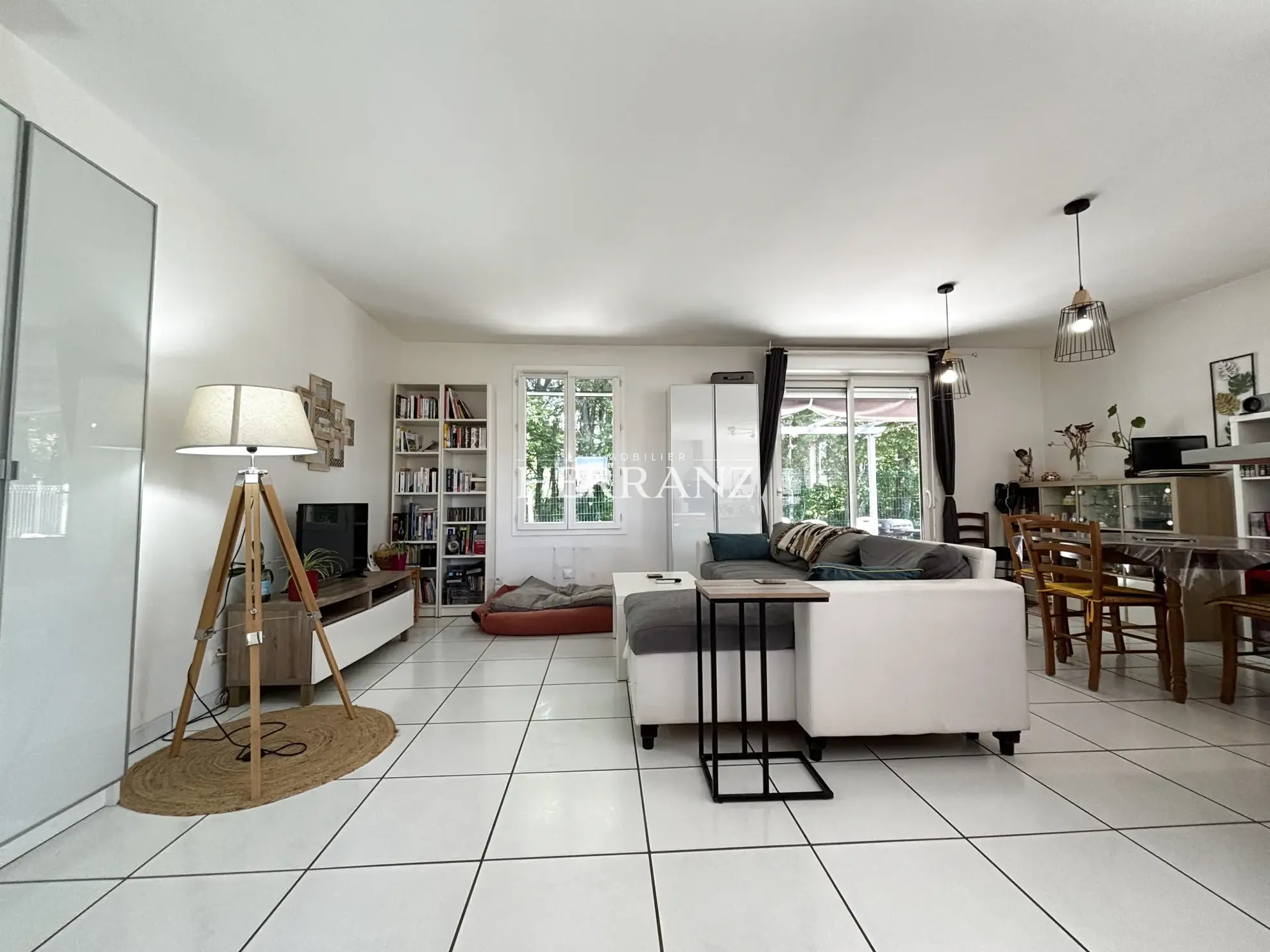 Charmante maison de plain-pied avec jardin, piscine et garage près de Saint-Emilion 