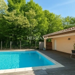 Charmante maison de plain-pied avec jardin, piscine et garage près de Saint-Emilion