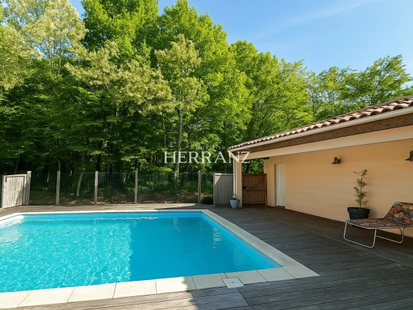 Charmante maison de plain-pied avec jardin, piscine et garage près de Saint-Emilion