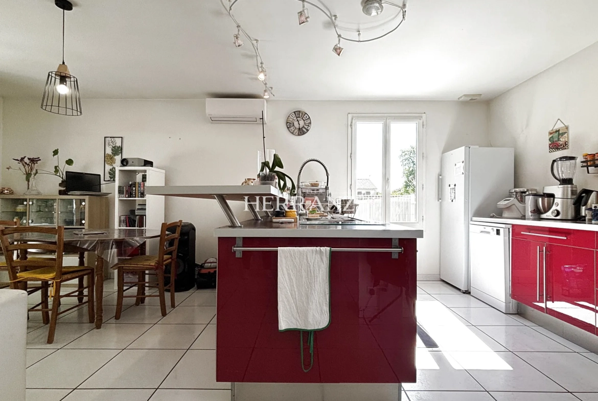 Charmante maison de plain-pied avec jardin, piscine et garage près de Saint-Emilion 