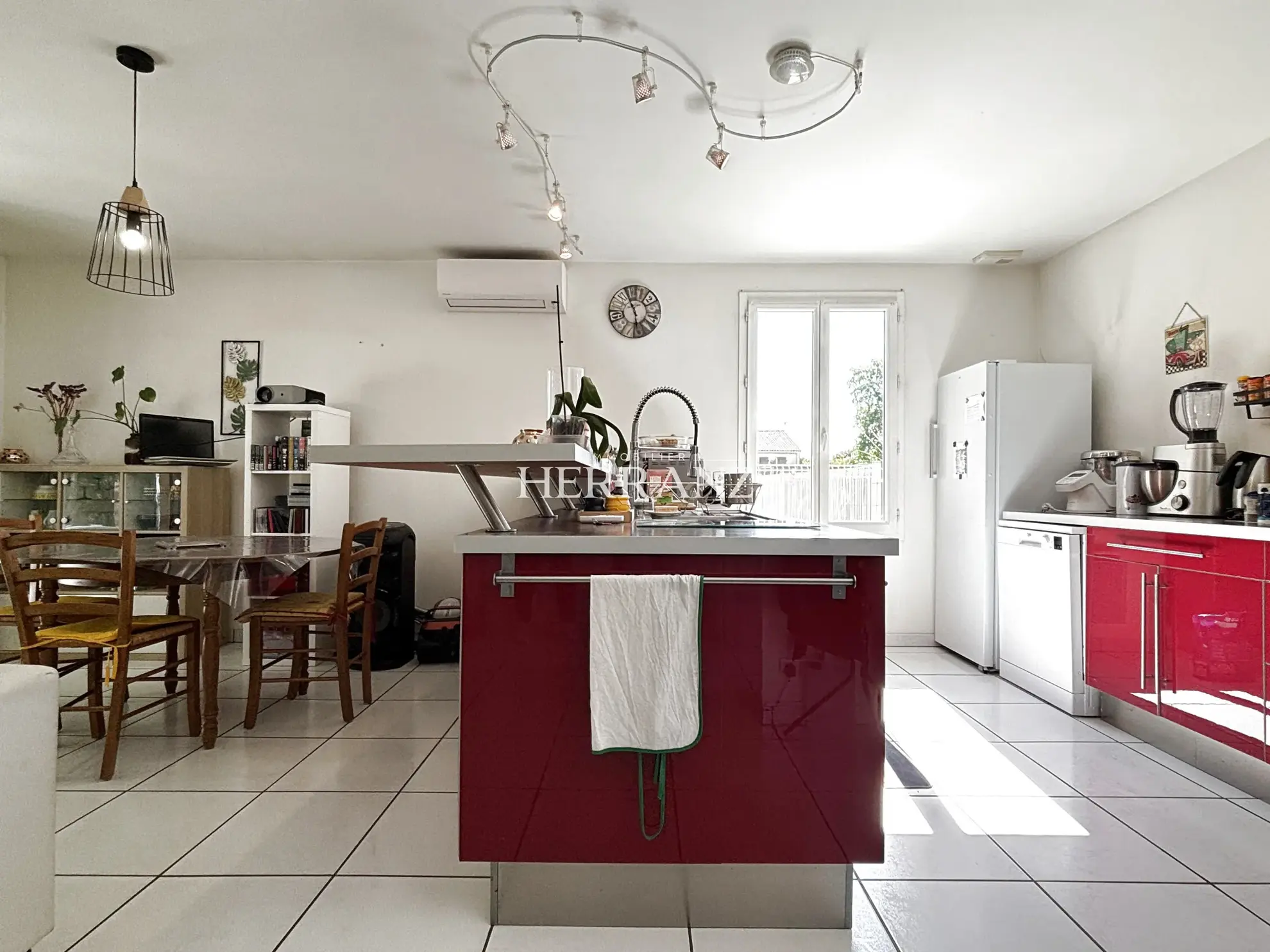 Charmante maison de plain-pied avec jardin, piscine et garage près de Saint-Emilion 