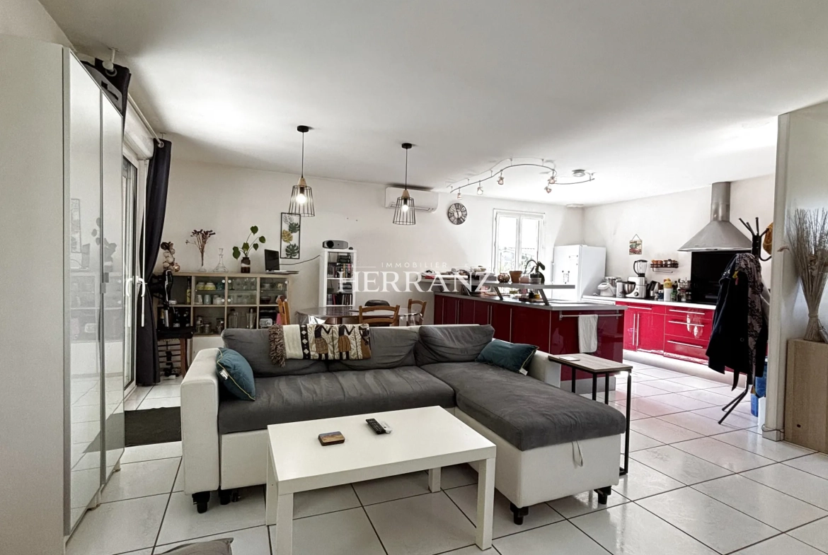 Charmante maison de plain-pied avec jardin, piscine et garage près de Saint-Emilion 