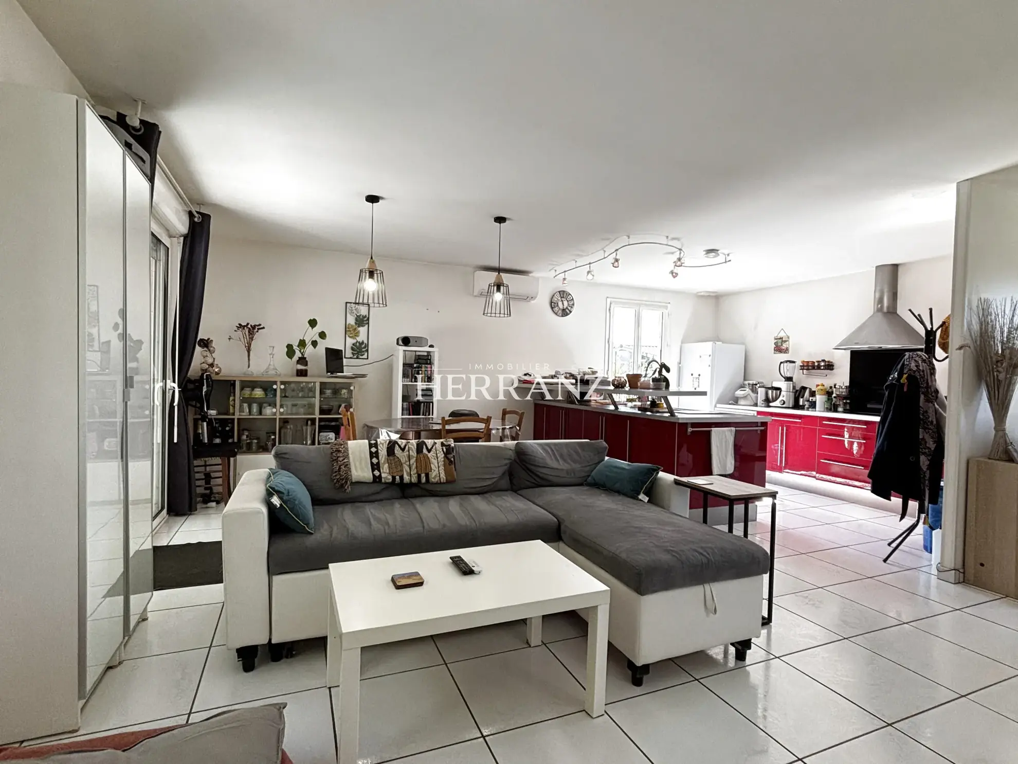 Charmante maison de plain-pied avec jardin, piscine et garage près de Saint-Emilion 