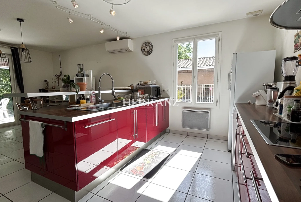 Charmante maison de plain-pied avec jardin, piscine et garage près de Saint-Emilion 