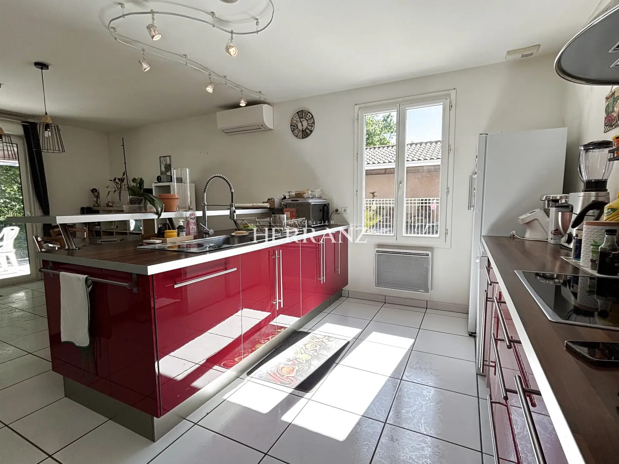 Charmante maison de plain-pied avec jardin, piscine et garage près de Saint-Emilion 