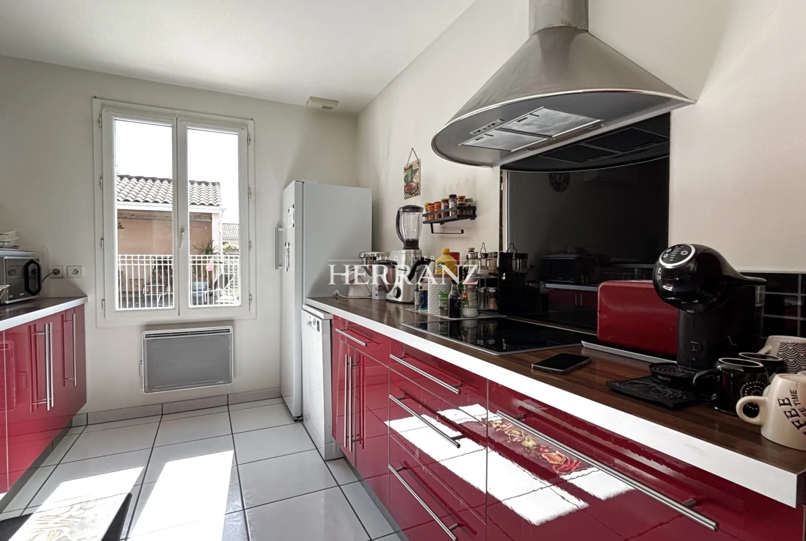 Charmante maison de plain-pied avec jardin, piscine et garage près de Saint-Emilion 