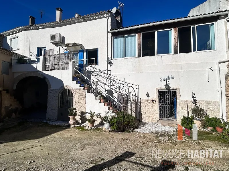 Maison atypique avec jardin et potentiel à Junas 