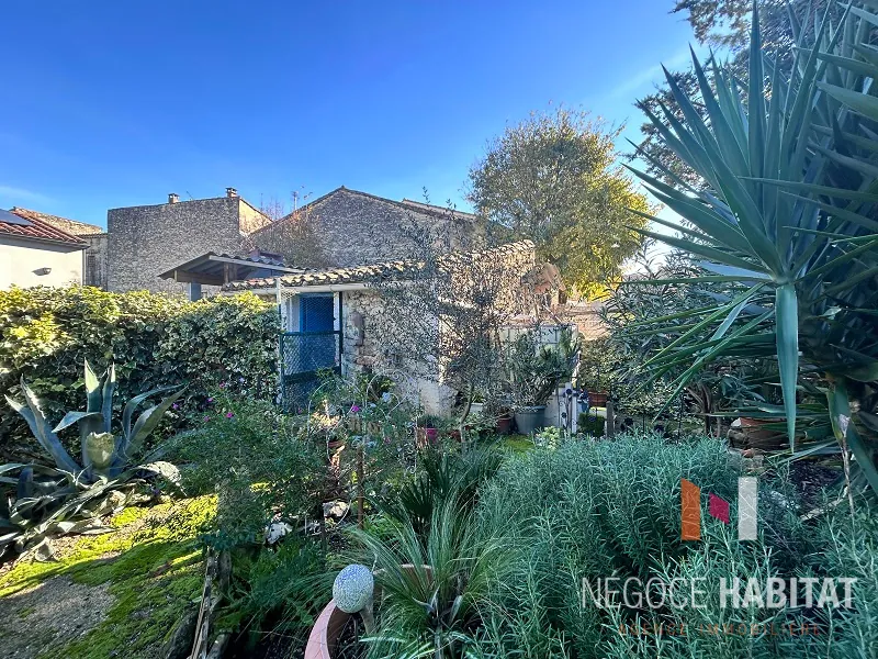 Maison atypique avec jardin et potentiel à Junas 