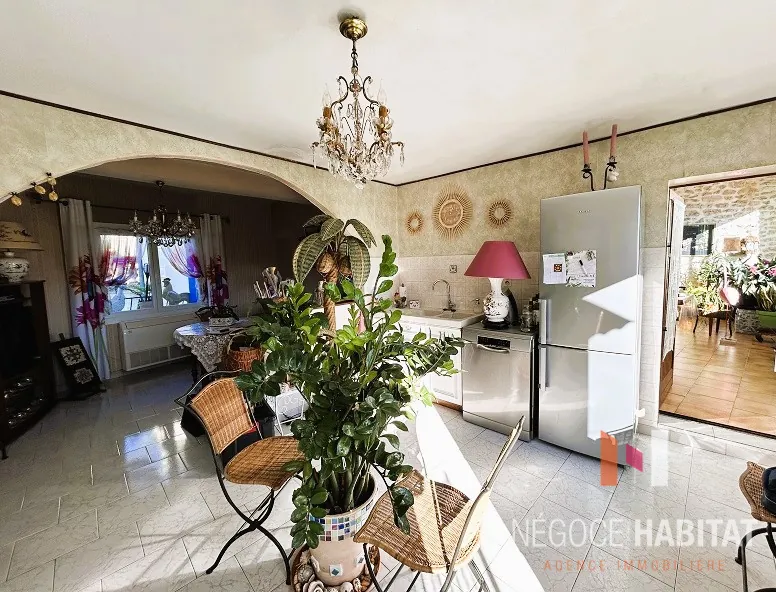 Maison atypique avec jardin et potentiel à Junas 