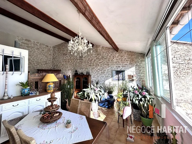 Maison atypique avec jardin et potentiel à Junas 