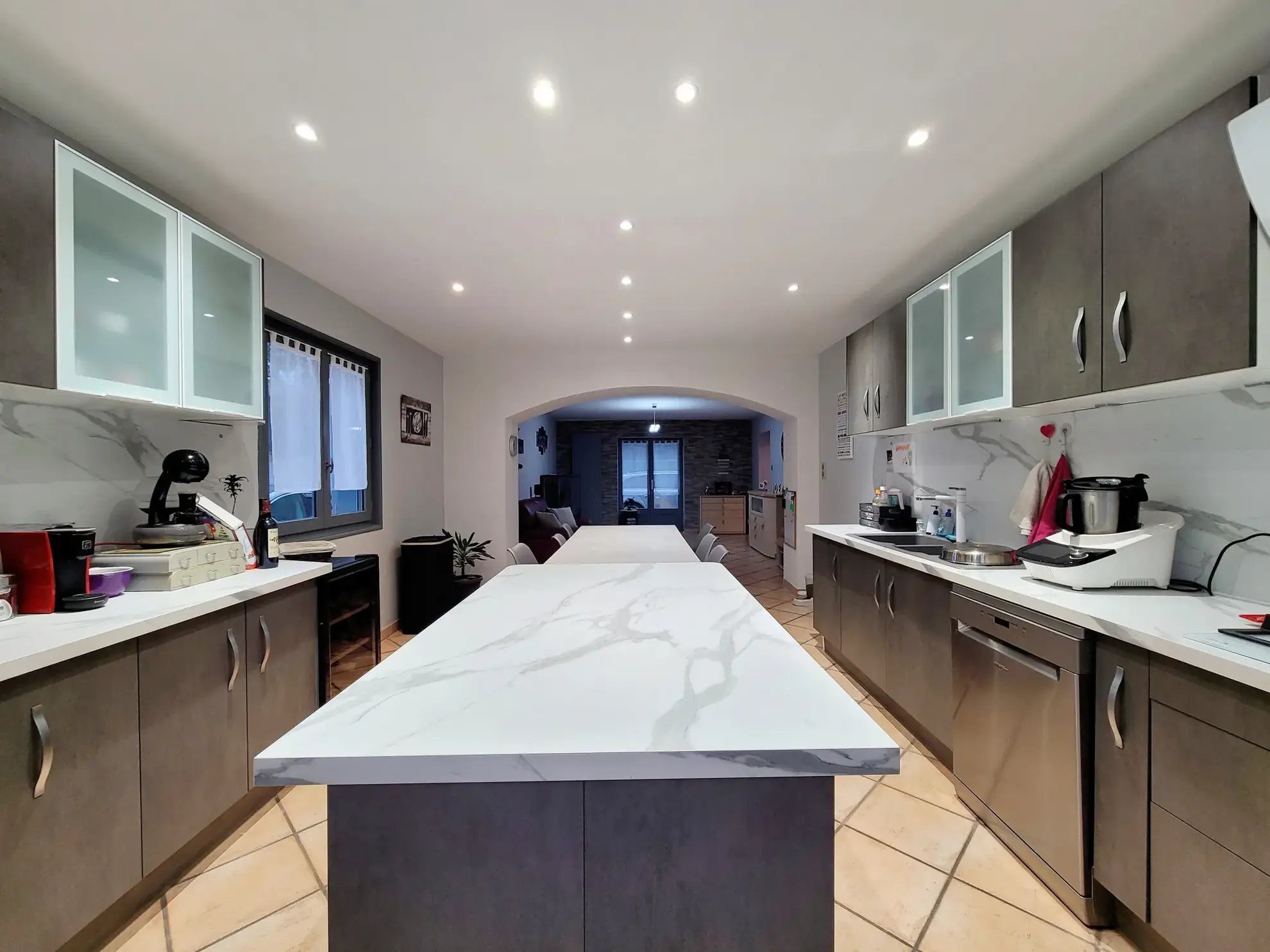 Maison familiale de 138 m² avec 5 chambres à Misérieux proche écoles et Lyon 