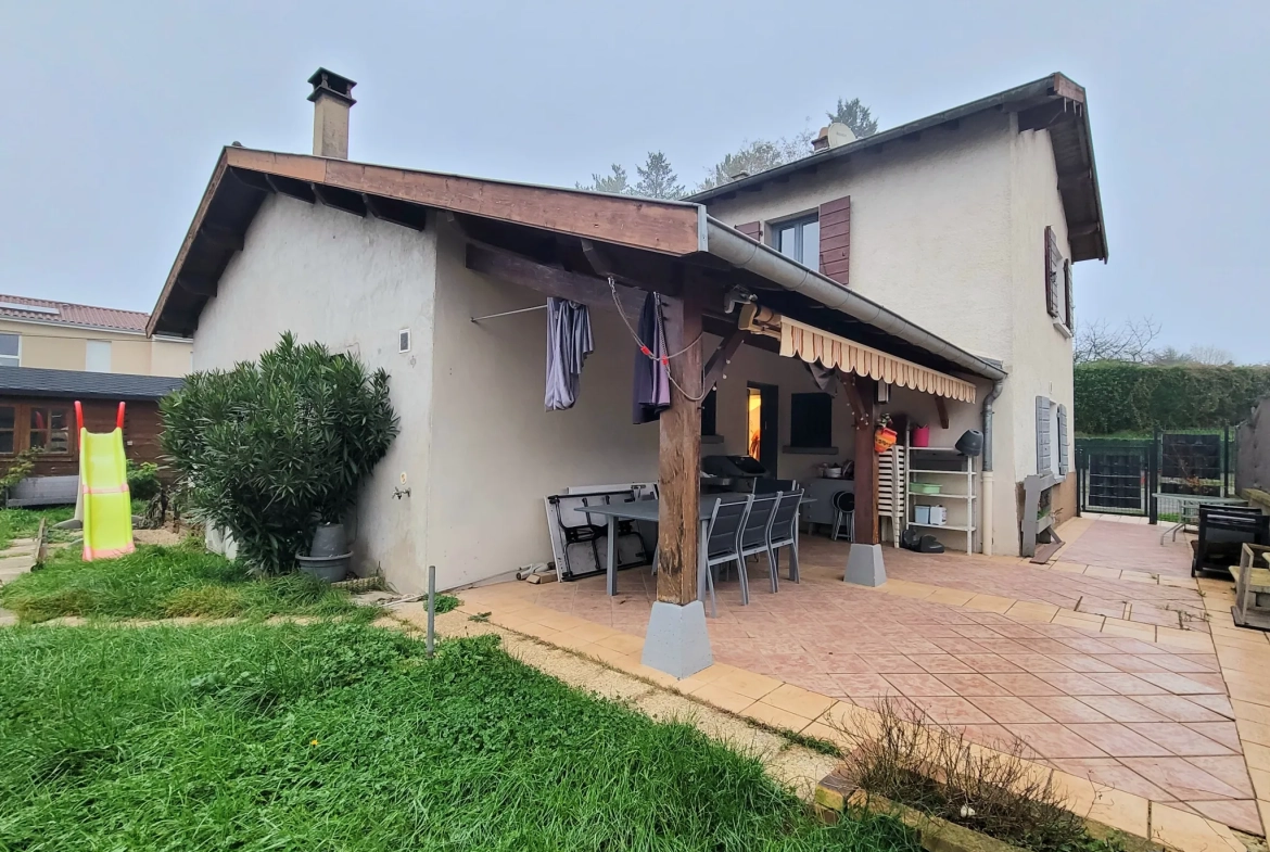 Maison familiale de 138 m² avec 5 chambres à Misérieux proche écoles et Lyon 