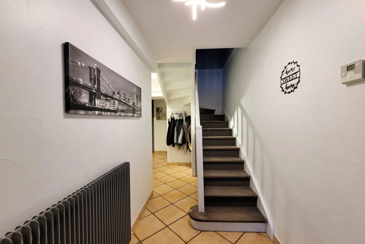 Maison familiale de 138 m² avec 5 chambres à Misérieux proche écoles et Lyon 