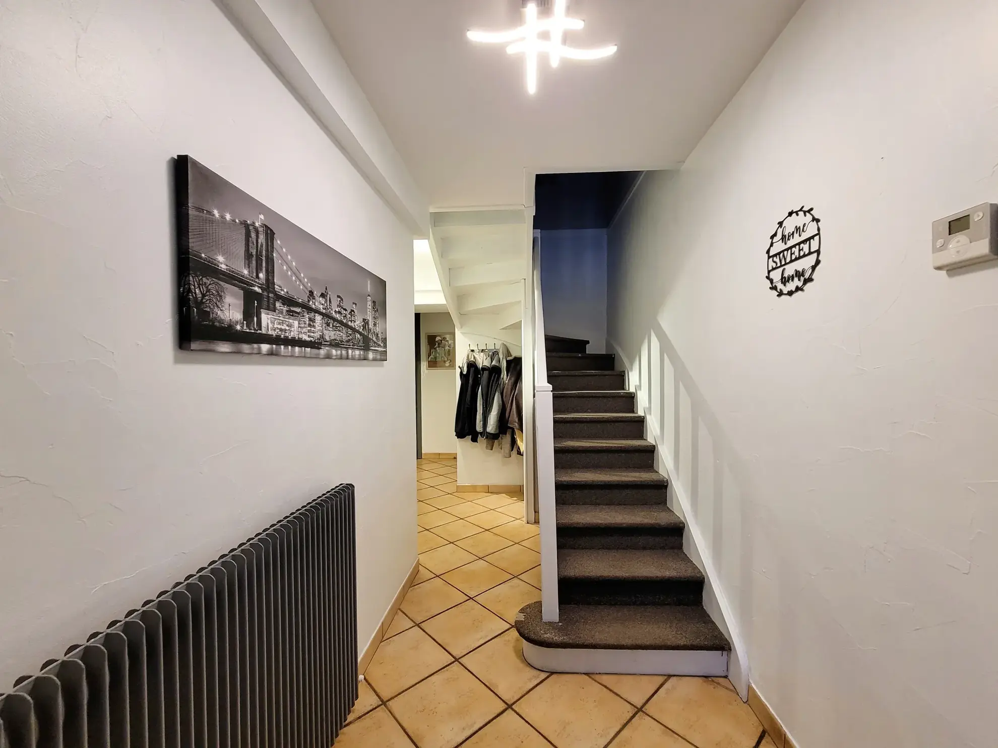 Maison familiale de 138 m² avec 5 chambres à Misérieux proche écoles et Lyon 