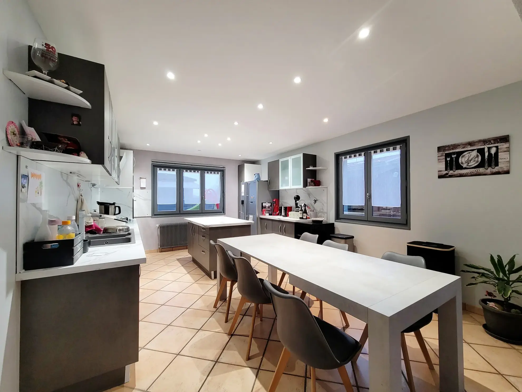 Maison familiale de 138 m² avec 5 chambres à Misérieux proche écoles et Lyon 