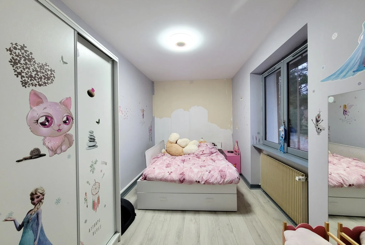 Maison familiale de 138 m² avec 5 chambres à Misérieux proche écoles et Lyon 