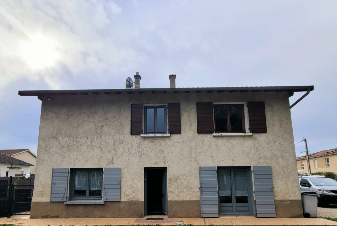 Maison familiale de 138 m² avec 5 chambres à Misérieux proche écoles et Lyon 