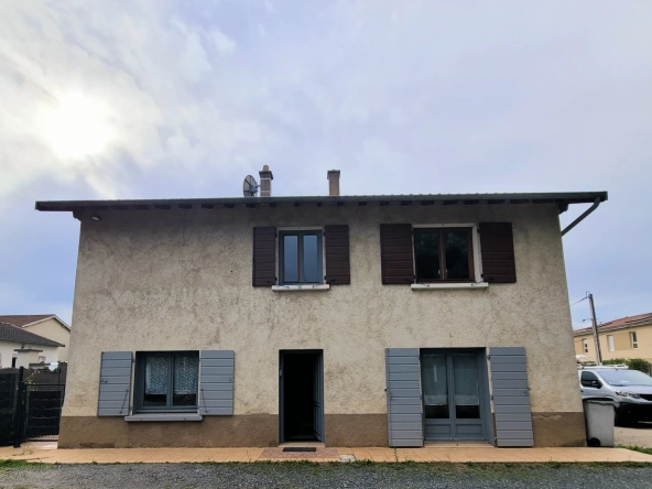 Maison familiale de 138 m² avec 5 chambres à Misérieux proche écoles et Lyon