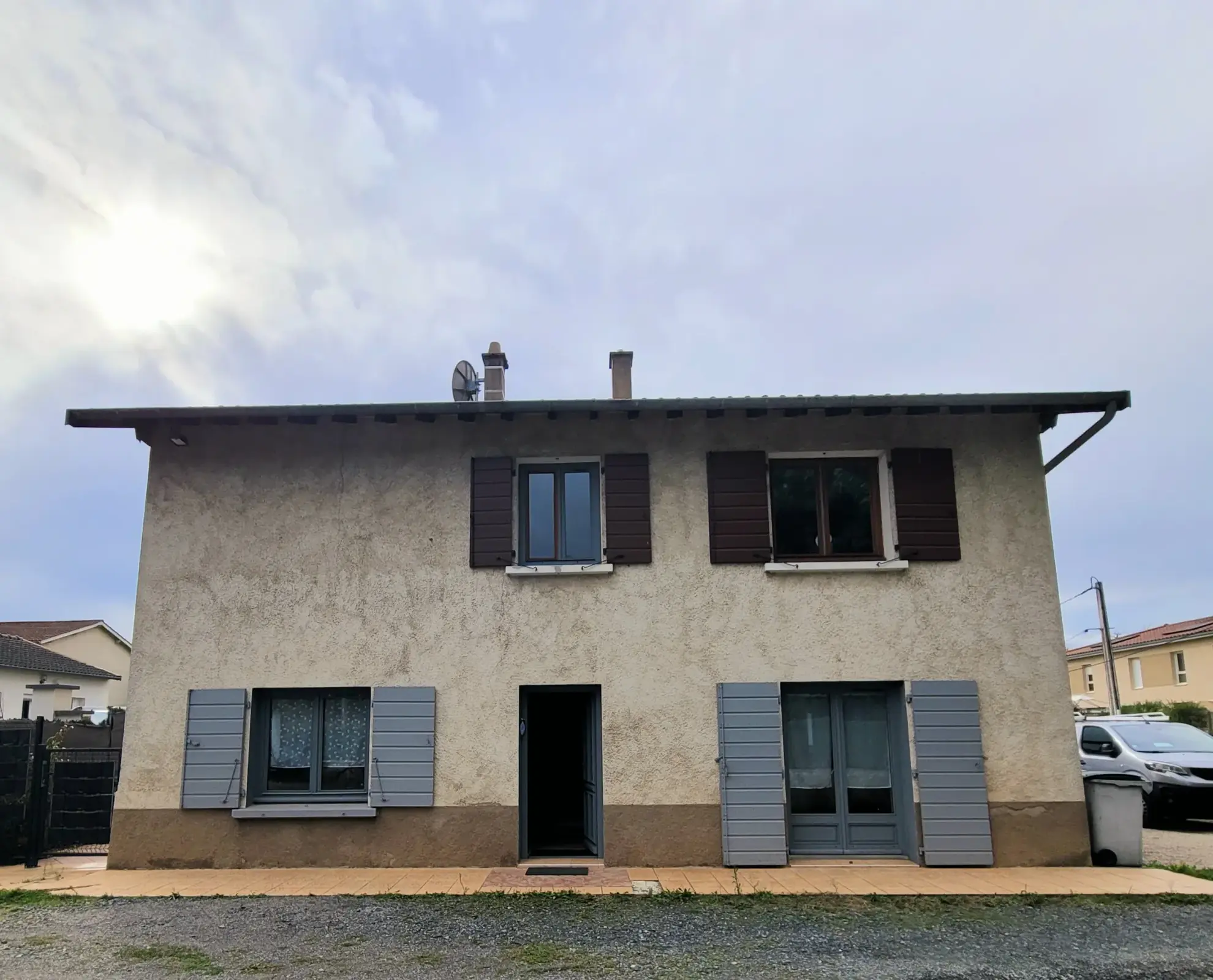 Maison familiale de 138 m² avec 5 chambres à Misérieux proche écoles et Lyon 