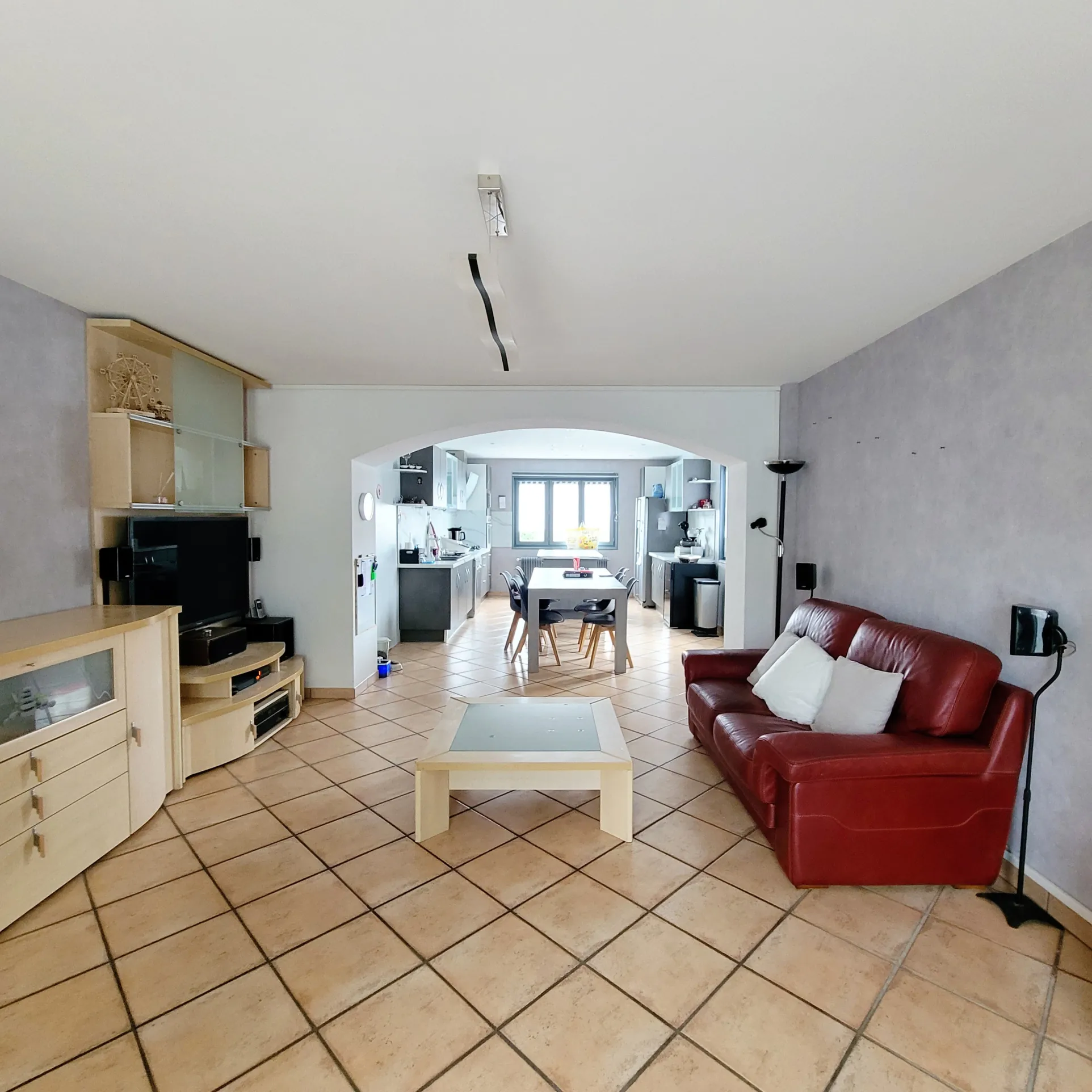 Maison familiale de 138 m² avec 5 chambres à Misérieux proche écoles et Lyon 