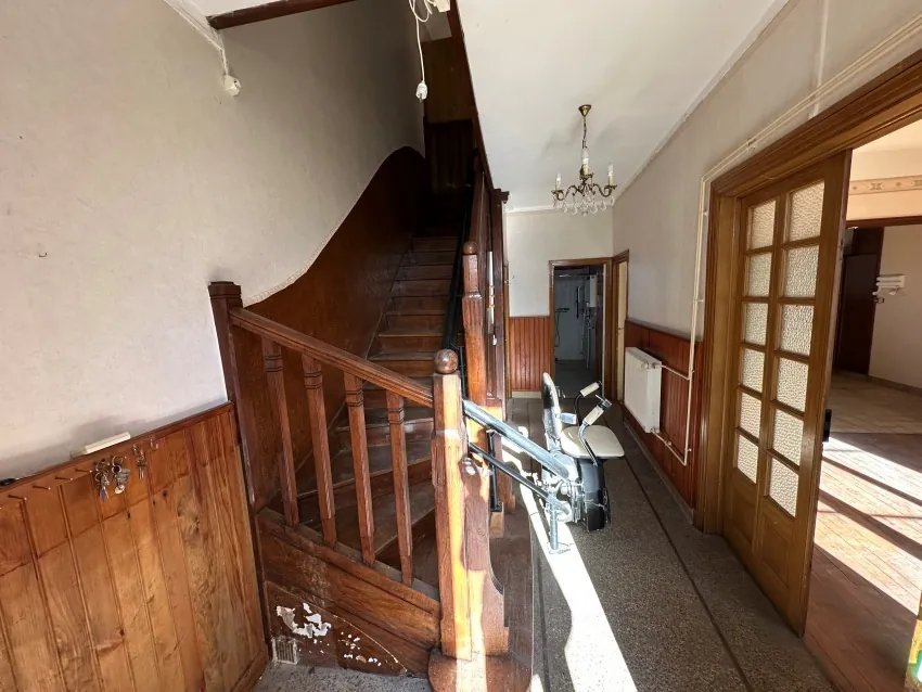 Grand ensemble immobilier à Saint Gervais d'Auvergne avec maison, dépendances et terrain de 5000 m² 