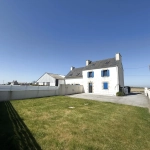 Vente de deux maisons avec grand terrain à Plouneour Trez entre terre et mer